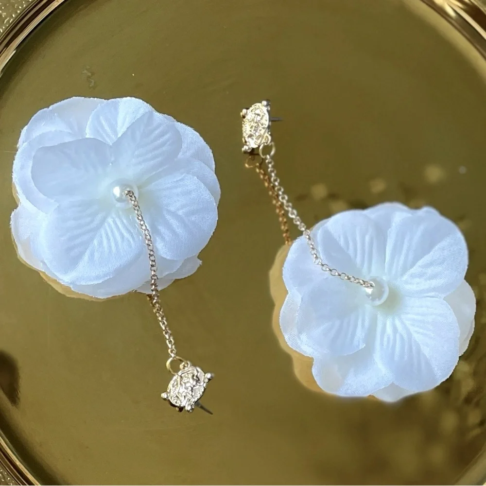 Urban Outfitters Flowers Dangle Earrings